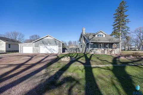Exterior - 301 S Main St, Worthing, SD 57077 photo 33 of 34