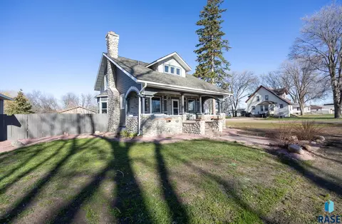 Exterior - 301 S Main St, Worthing, SD 57077 photo 4 of 34