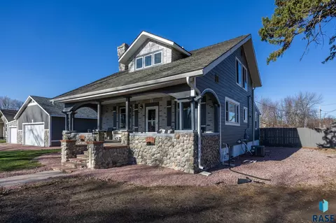 Exterior - 301 S Main St, Worthing, SD 57077 photo 6 of 34