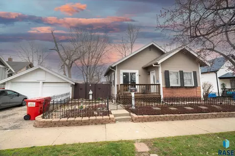 Exterior - 809 E 5th St, Sioux Falls, SD 57103 photo 3 of 18