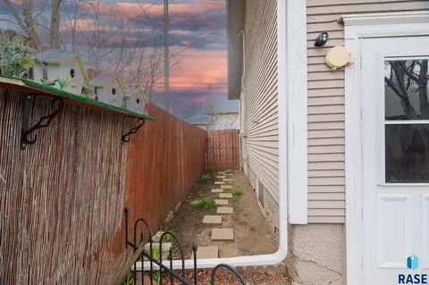 Exterior - 809 E 5th St, Sioux Falls, SD 57103 photo 12 of 18