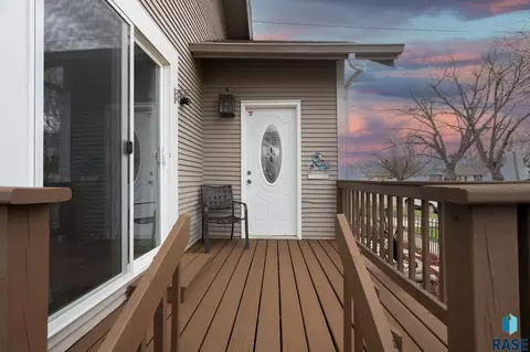 Exterior - 809 E 5th St, Sioux Falls, SD 57103 photo 6 of 18