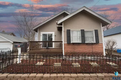 Exterior - 809 E 5th St, Sioux Falls, SD 57103 photo 16 of 18