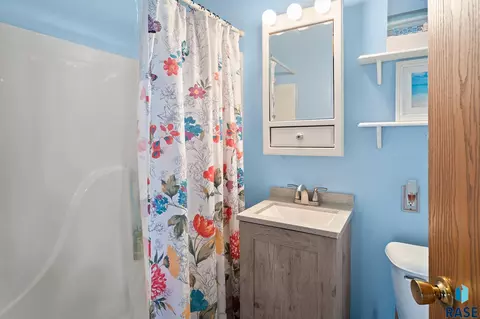 Bath - 809 E 5th St, Sioux Falls, SD 57103 photo 1 of 1