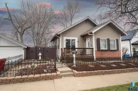 Exterior - 809 E 5th St, Sioux Falls, SD 57103 photo 14 of 18
