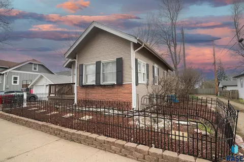 Exterior - 809 E 5th St, Sioux Falls, SD 57103 photo 17 of 18
