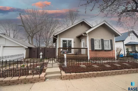 Exterior - 809 E 5th St, Sioux Falls, SD 57103 photo 15 of 18