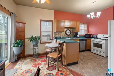 Kitchen - 809 E 5th St, Sioux Falls, SD 57103 photo 2 of 4