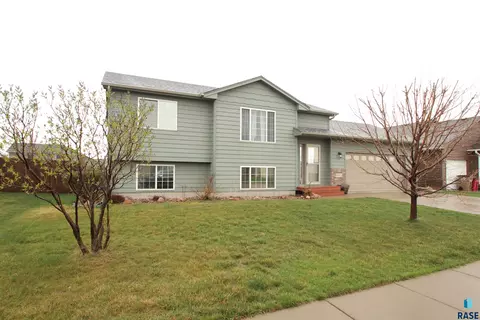 8905 W Stoney Creek St, Sioux Falls, SD 57106