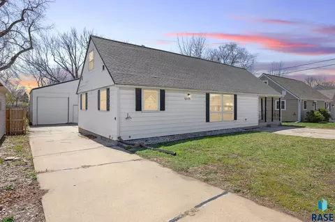 5505 W 15th St, Sioux Falls, SD 57106