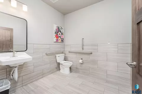 Bath - 1405 N Mae Pl, Tea, SD 57064 photo 2 of 2