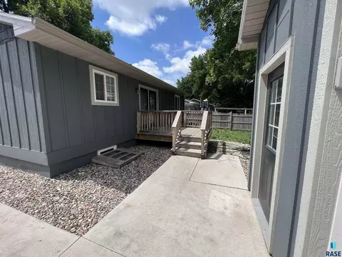 3108 E 12th St, Sioux Falls, SD 57103 photo 3