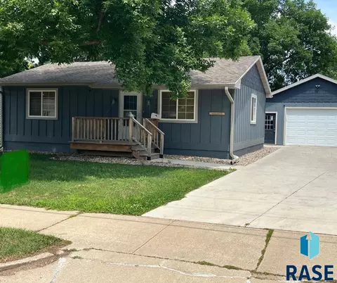 3108 E 12th St, Sioux Falls, SD 57103 photo 1
