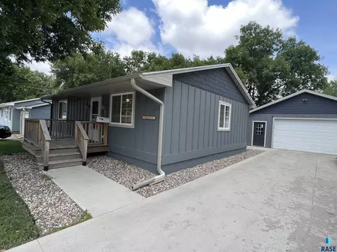 3108 E 12th St, Sioux Falls, SD 57103 photo 2