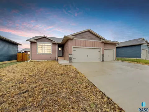 3000 S Lana Dr, Sioux Falls, SD 57106