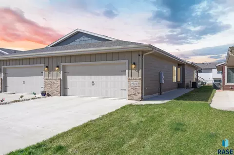 9532 W Broek Dr, Sioux Falls, SD 57106