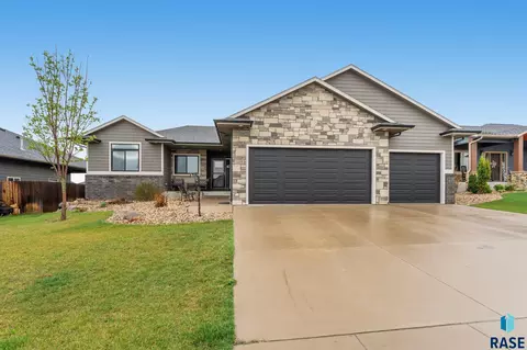 1108 S Wheatland Ave, Sioux Falls, SD 57106