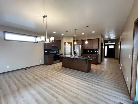 5516 E 65th St, Sioux Falls, SD 57108 photo 9