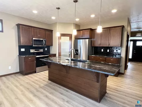 5516 E 65th St, Sioux Falls, SD 57108 photo 3