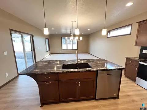 5516 E 65th St, Sioux Falls, SD 57108 photo 5