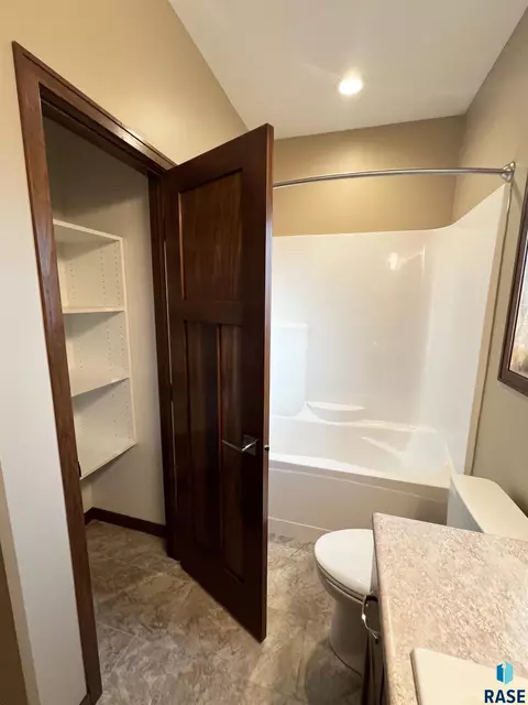 5516 E 65th St, Sioux Falls, SD 57108 photo 13