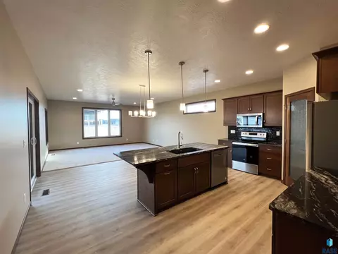 5516 E 65th St, Sioux Falls, SD 57108 photo 8