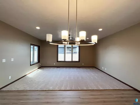 5516 E 65th St, Sioux Falls, SD 57108 photo 11
