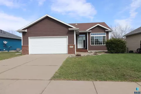 5304 S Leinster Ave, Sioux Falls, SD 57106