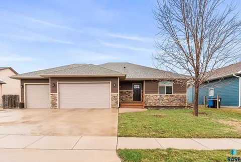 3608 N Gemini Dr, Sioux Falls, SD 57107 photo 1