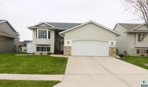 7408 W 51st St, Sioux Falls, SD 57106