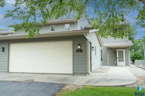 2311 E Beacon Pl, Sioux Falls, SD 57103