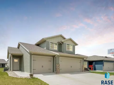 2705 S Richie Dr, Sioux Falls, SD 57106