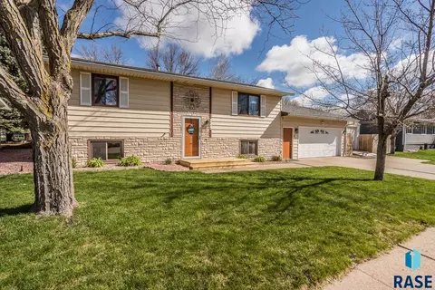5904 W 56th St, Sioux Falls, SD 57106