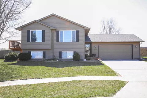 5704 S Alex Ct, Sioux Falls, SD 57106