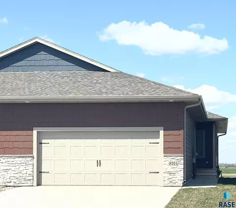 9704 W Broek Dr, Sioux Falls, SD 57106