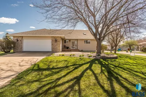2208 S Arbor Cir, Sioux Falls, SD 57106