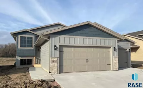 2821 S Lana Dr, Sioux Falls, SD 57106