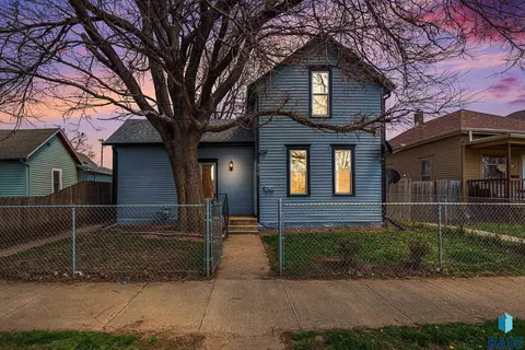 910 N Spring Ave, Sioux Falls, SD 57104 photo 1