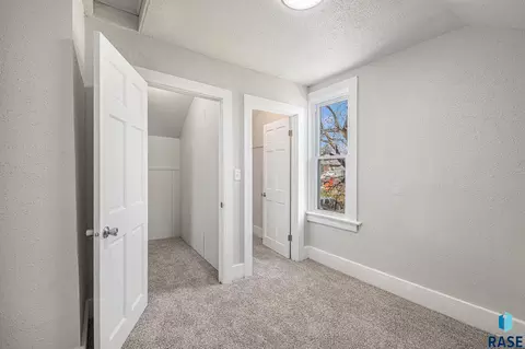 910 N Spring Ave, Sioux Falls, SD 57104 photo 18