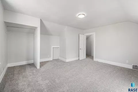 910 N Spring Ave, Sioux Falls, SD 57104 photo 16