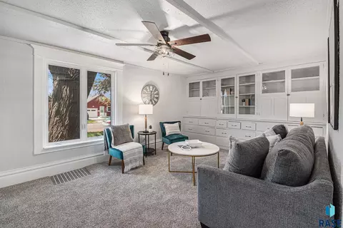 910 N Spring Ave, Sioux Falls, SD 57104 photo 6