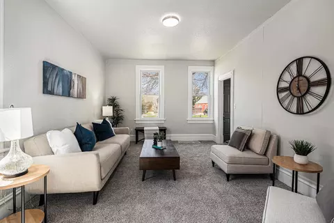 910 N Spring Ave, Sioux Falls, SD 57104 photo 2