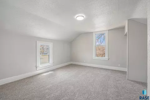 910 N Spring Ave, Sioux Falls, SD 57104 photo 15