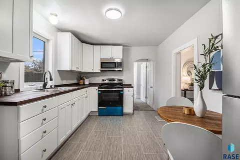 910 N Spring Ave, Sioux Falls, SD 57104 photo 11