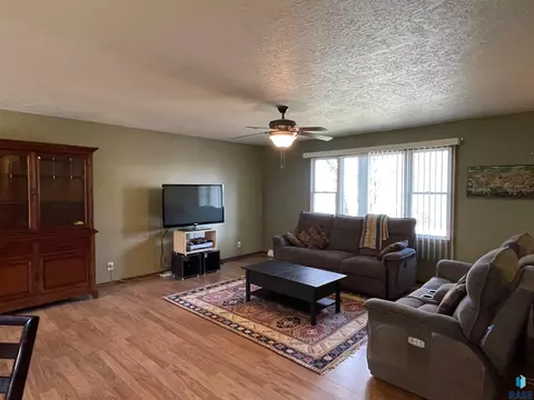 Living - 309 N Needles Dr, Brandon, SD 57005 photo 2 of 5