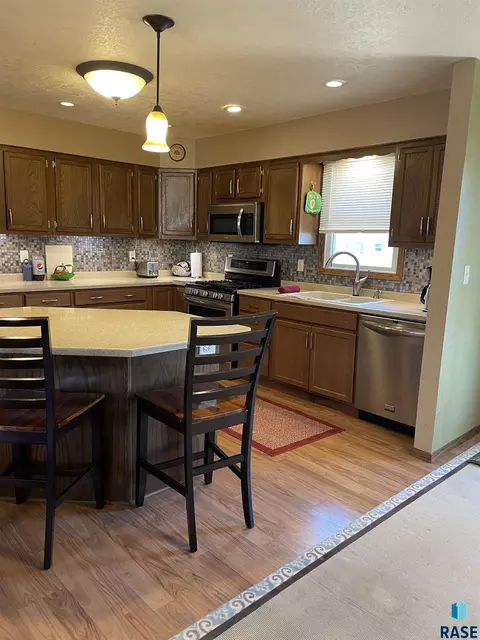 Kitchen - 309 N Needles Dr, Brandon, SD 57005 photo 2 of 2