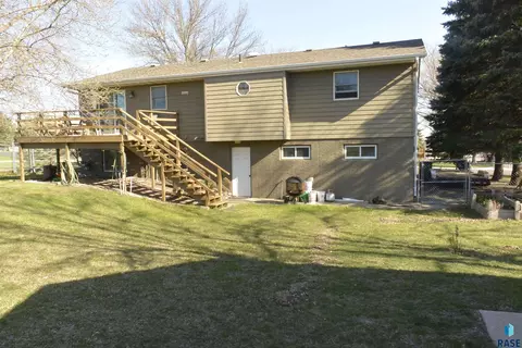 Exterior - 309 N Needles Dr, Brandon, SD 57005 photo 4 of 9
