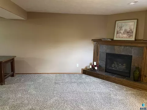 Living - 309 N Needles Dr, Brandon, SD 57005 photo 4 of 5