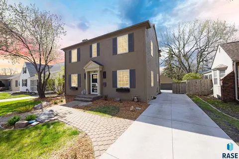 615 E Wiswall Pl, Sioux Falls, SD 57105 photo 1