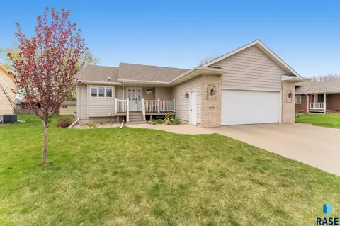 1909 S Grinnell Ave, Sioux Falls, SD 57106